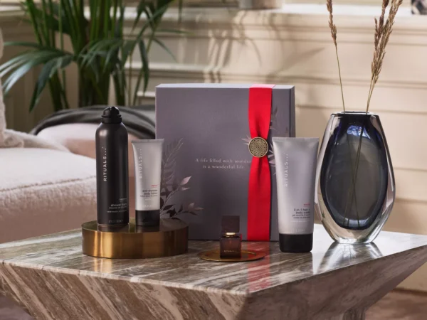 1118450-rituals-pdp24019-pdp-giftset_4-by-3.webp RITUALS Coffret Homme M
