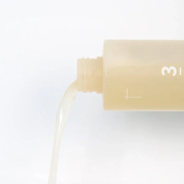 19ea603071e7b034cb69f67dbe3037f7.webp Numbuzin – No.3 Super Glowing Essence Toner – 200ml