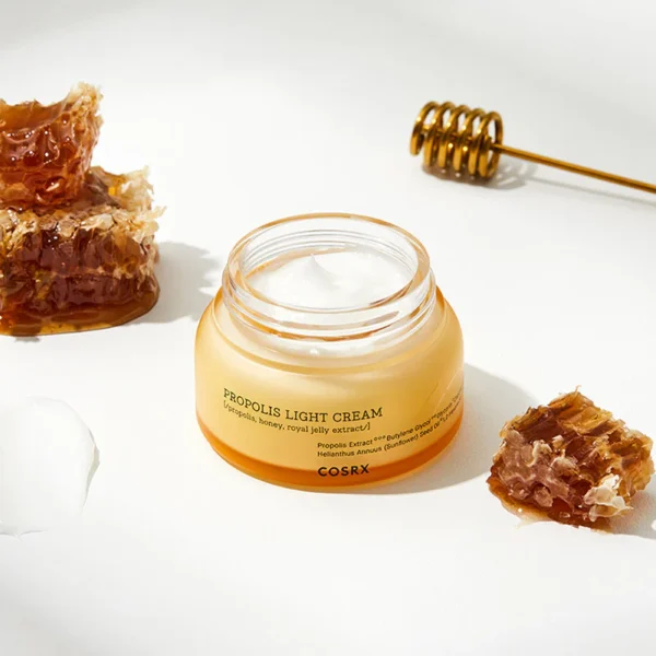 2_c3dee7f5-5507-4d30-8544-964f03c74ec5.webp Cosrx – Propolis Light Cream 65ml