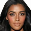 Pillow_Talk_Intense__Cheek_to_Chic_blush_model14_R2.webp CHARLOTTE TILBURY – CHEEK TO CHIC BLUSH – Réf Pillow Talk