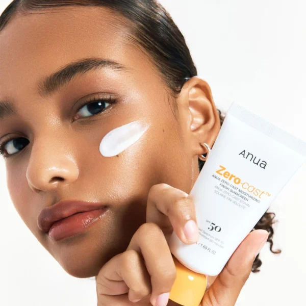 Zero-Cast-Moisturizing-Finish-Sunscreen-04.webp ANUA ZERO CAST MOISTURIZING FINISH SUNSCREEN SPF50+ PA+50ML