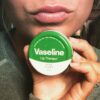 eb4e4a651879e3720b8e7edcf4ec47c9e45eda84-548x495-1.jpg Boîte Vaseline Lip Therapy Aloès 17g